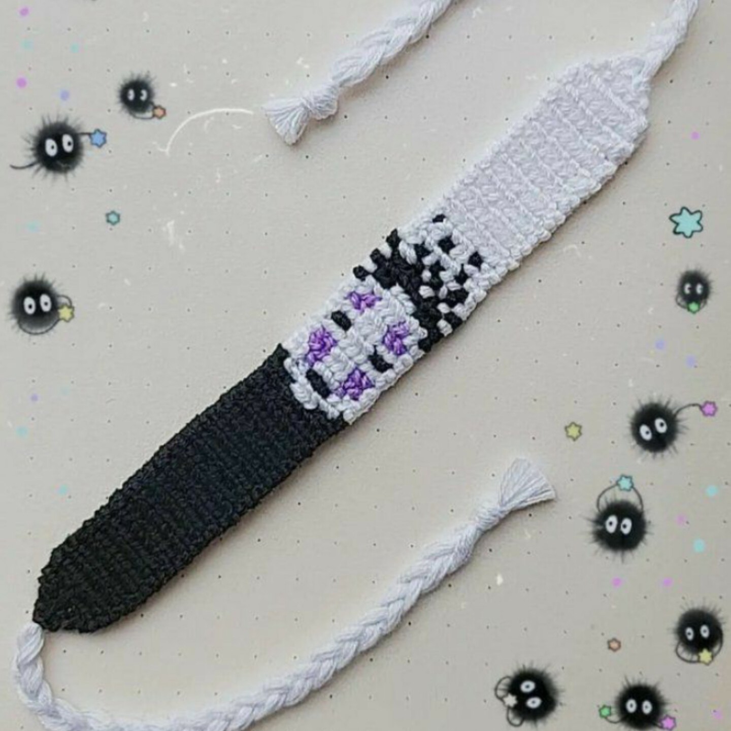 دستبند دوستی طرح نو فیس انمیه ی شهر اشباح(محصول کاملا دستبافت )