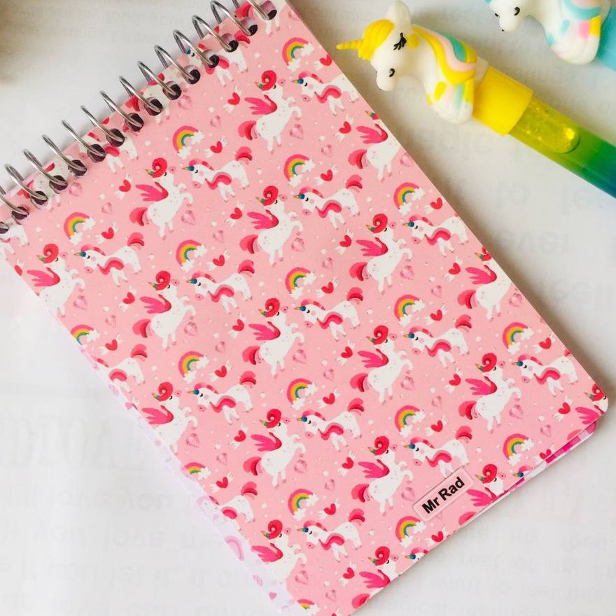 دفترچه یادداشت  50 برگ   از برند معروف سویل  فوق العاده با کیفیت و جذاب داخل دفترچه تمامن طرح دارد طرح یونیکورن 