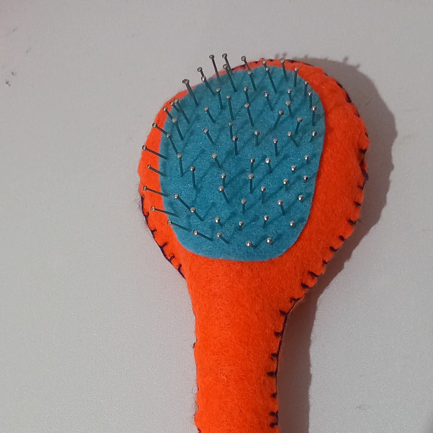 جاسوزنی  نمدی طرح برس.         