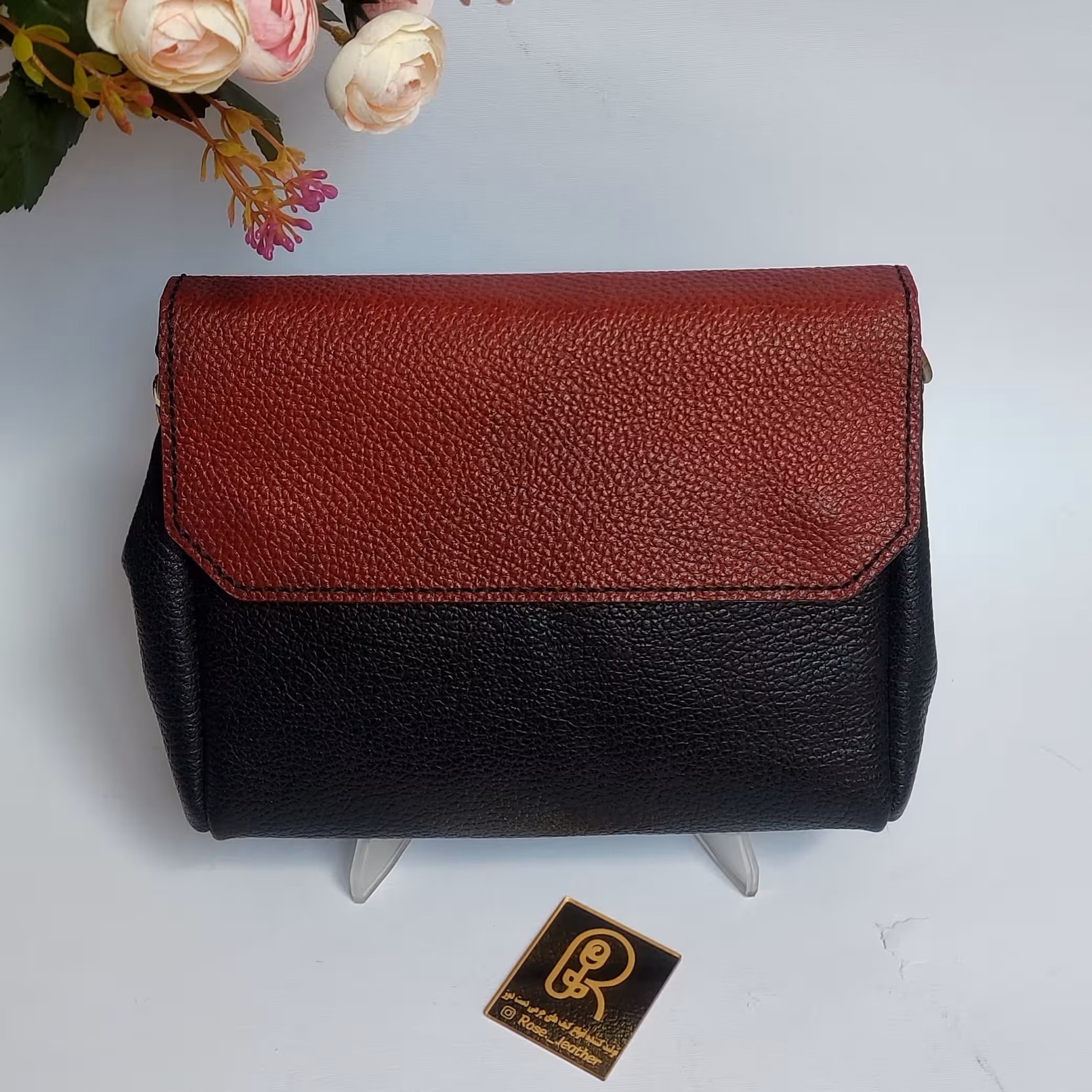 کیف دوشی زنانه چرم طبیعی کاملا دست دوز  بند زنجیر 