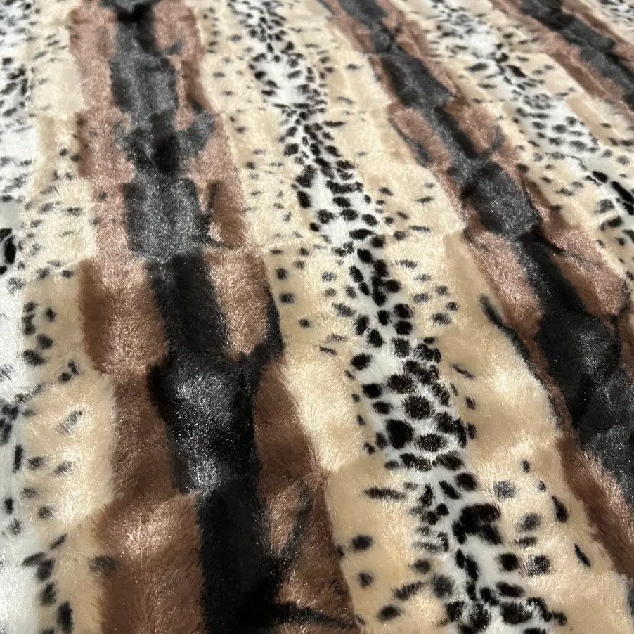 رو تختی خز طرح پلنگی دو نفره با دوعدد رو بالش 