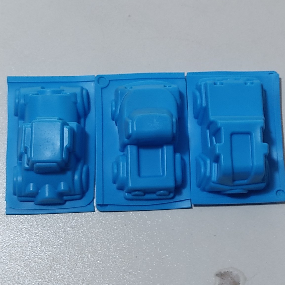 قالب ماشین ابعاد 10 در 6 و نیم و عمق 5 سانت برشی سیلیکونی تکی مخصوص شمع و صابون و شکلات و دیزاین کیک