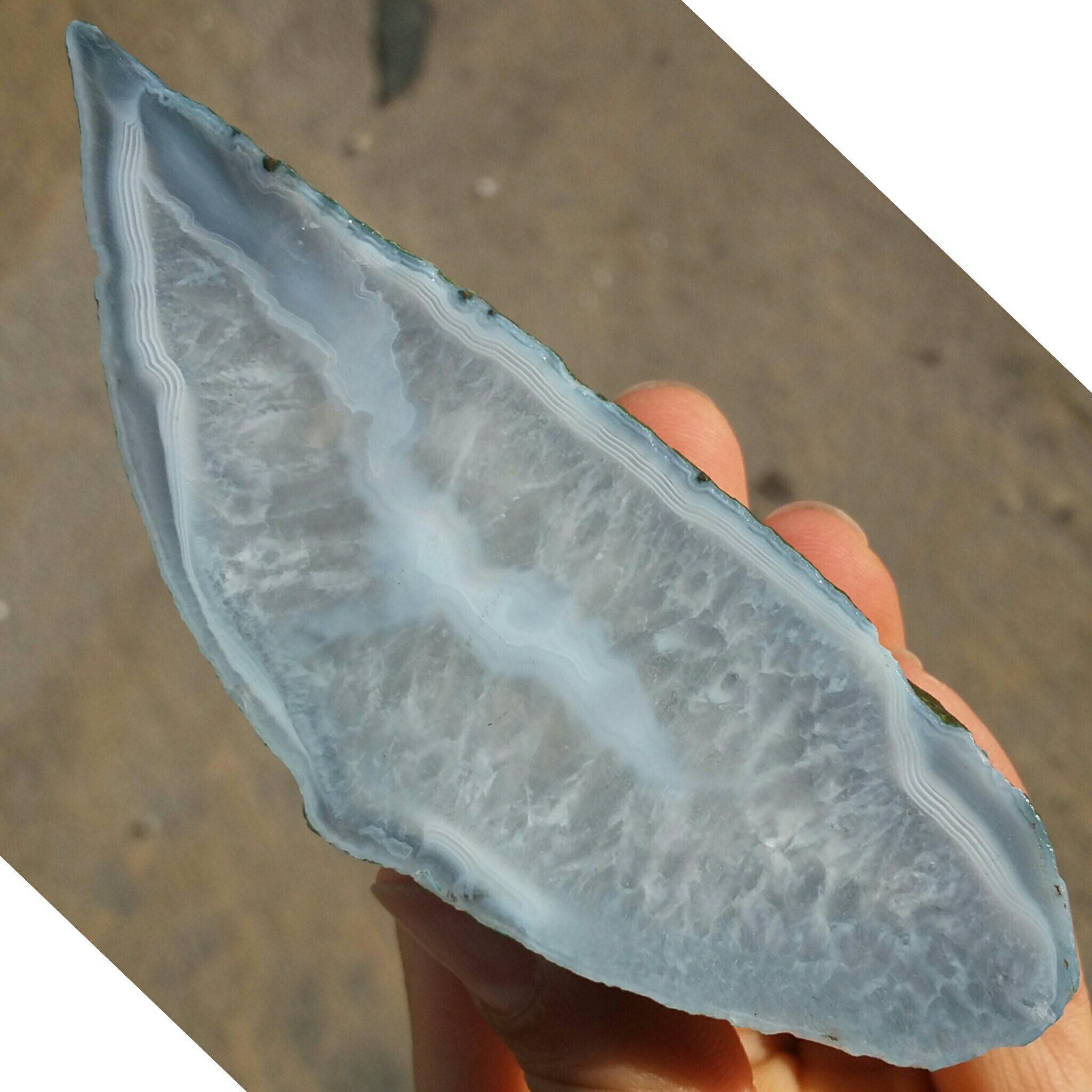 اسلایس سنگ راف عقیق سلیمانی 3 بعدی ژئودی محشر 100 در 100 طبیعی شاهکار خلقت دیدنی
نمونه ای تکرار نشدنی
کد9035