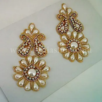 گل تزئینی لباس