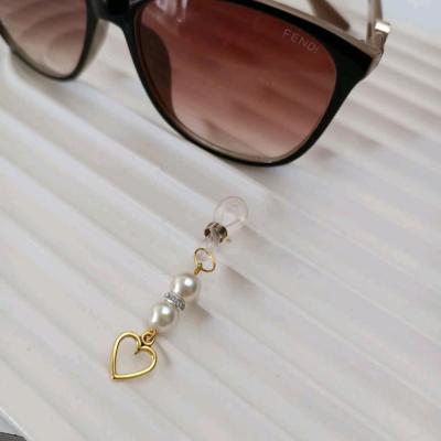 آویزعینک یک عددی مرواریدی با آویز قلب