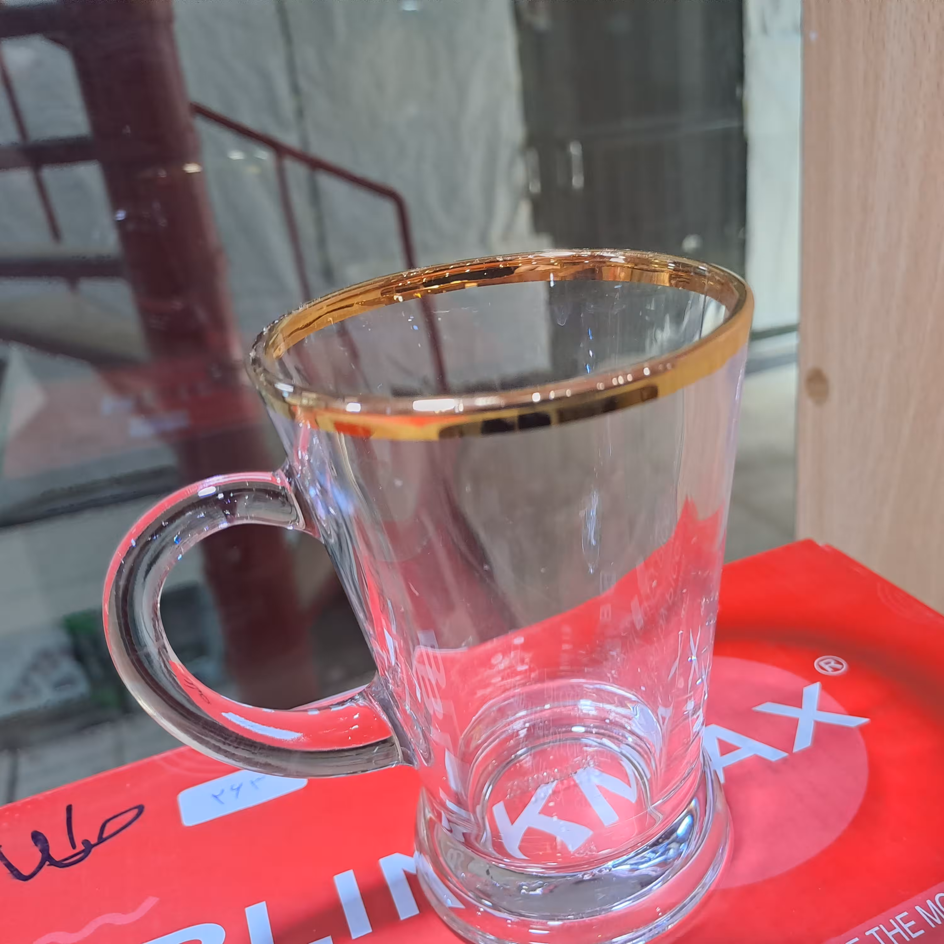 استکان هیبلی لب طلا گلسرخ 
