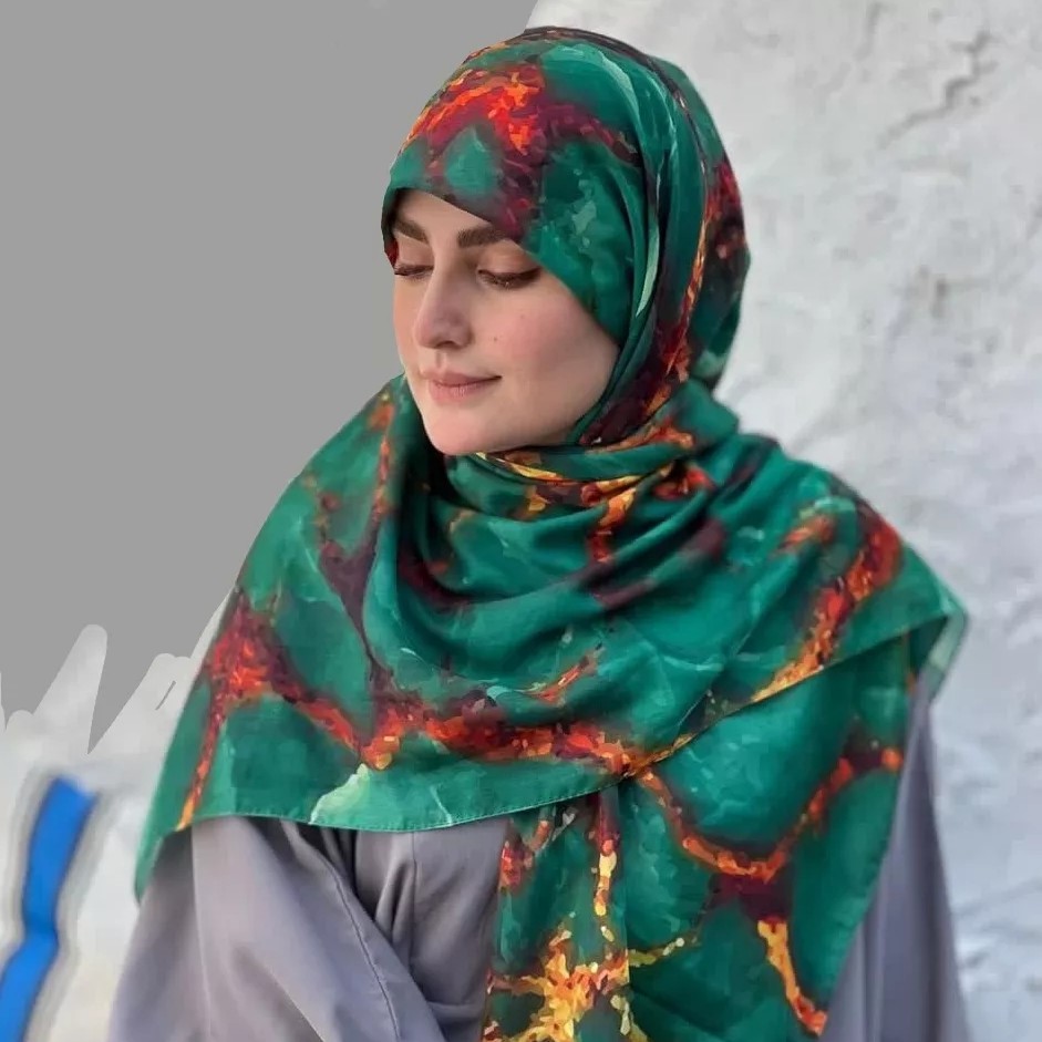 روسری نخی سبز قواره بزرگ منگوله دار