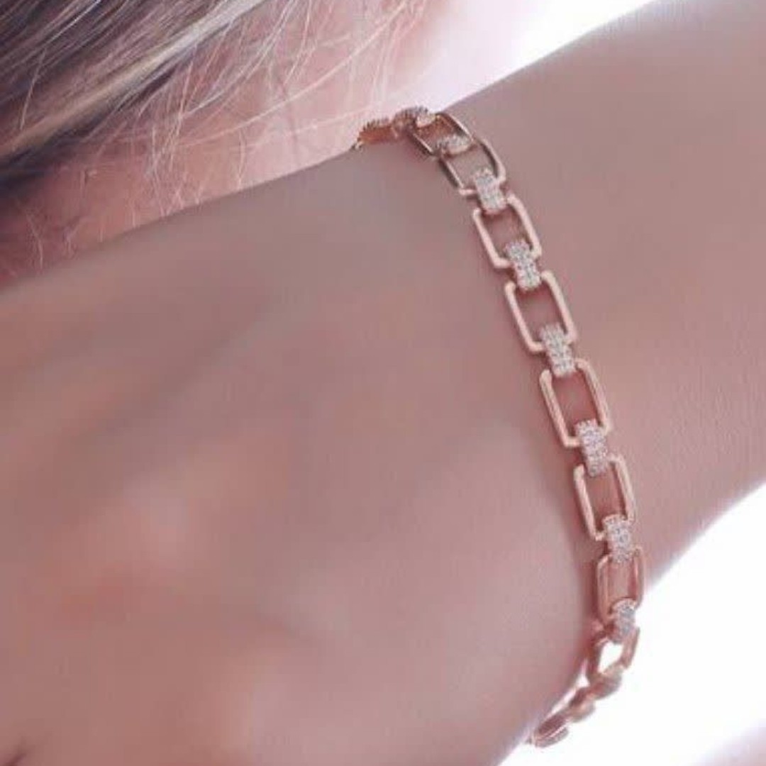 دستبند کد11717برند ژوپینگxuping.نگین اتمی.آبکاری طلا.رنگ ثابت.ضدحساسیت