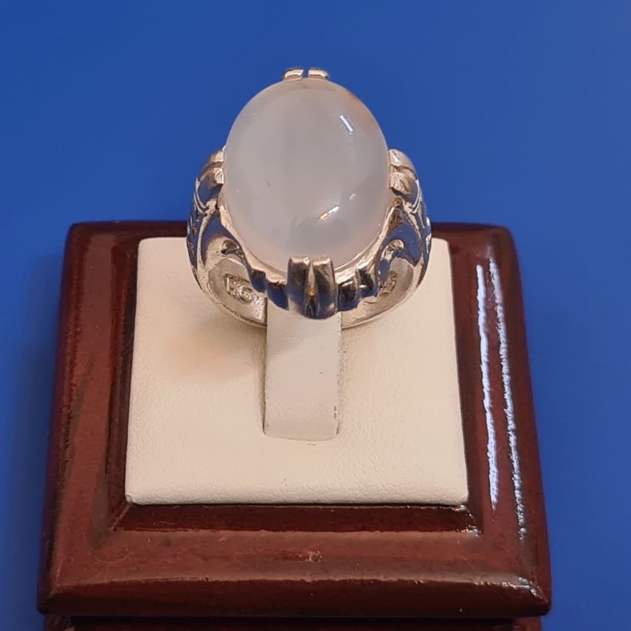 عقیق یمانی سفید اصیل 215