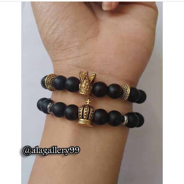 دستبند اونیکس
مشکی مات
بسیار سبک
و خوش دست
با گره کشویی
قابل تنظیم