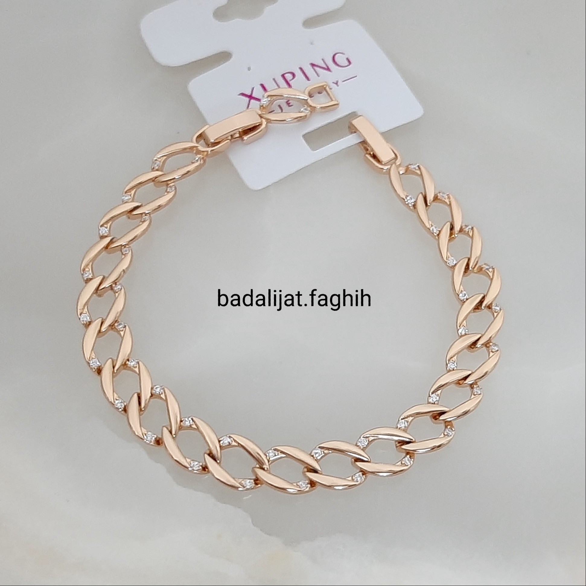 دستبند کارتیر جدید برند ژوپینگ فوق العاده شیک و مجلسی کار شده با نگین های اتمی اتریشی 