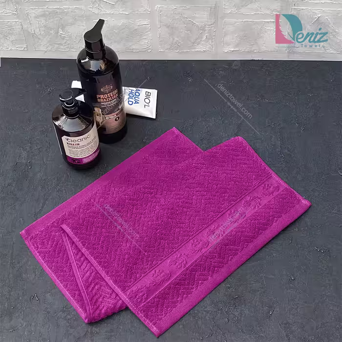 حوله دستی طرح لیوانا رنگ سرخابی