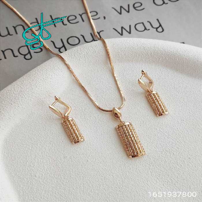 خرید نیم ست زنانه جدید مارک دریم همراه با زنجیر با کیفیت رنگ ثابت ضد حساسیت کد - ردگل