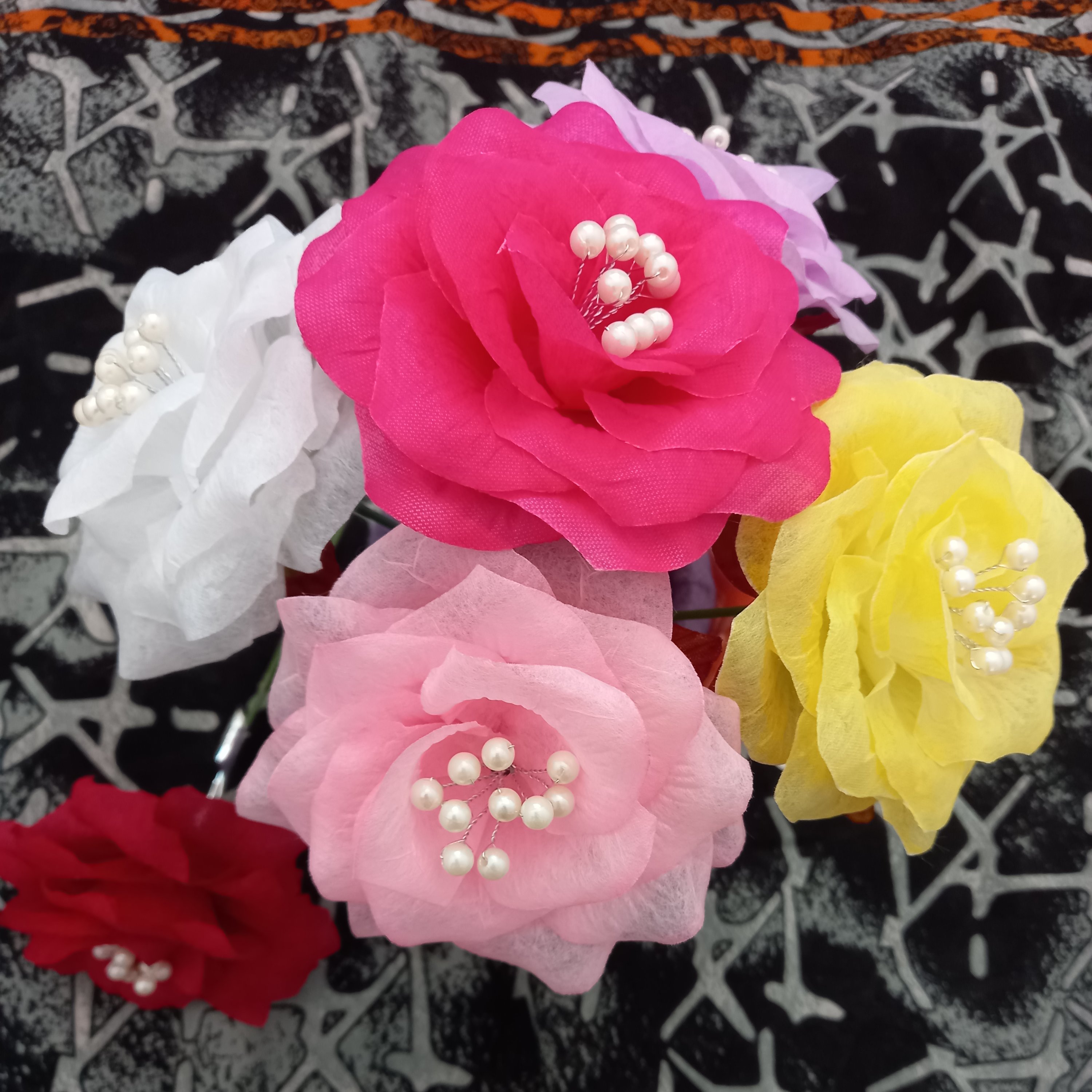 گل رز کاغذی 