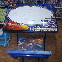 میز تحریر باکس دار همراه صندلی صفحه رو وایتبرد طرح مک کوئین