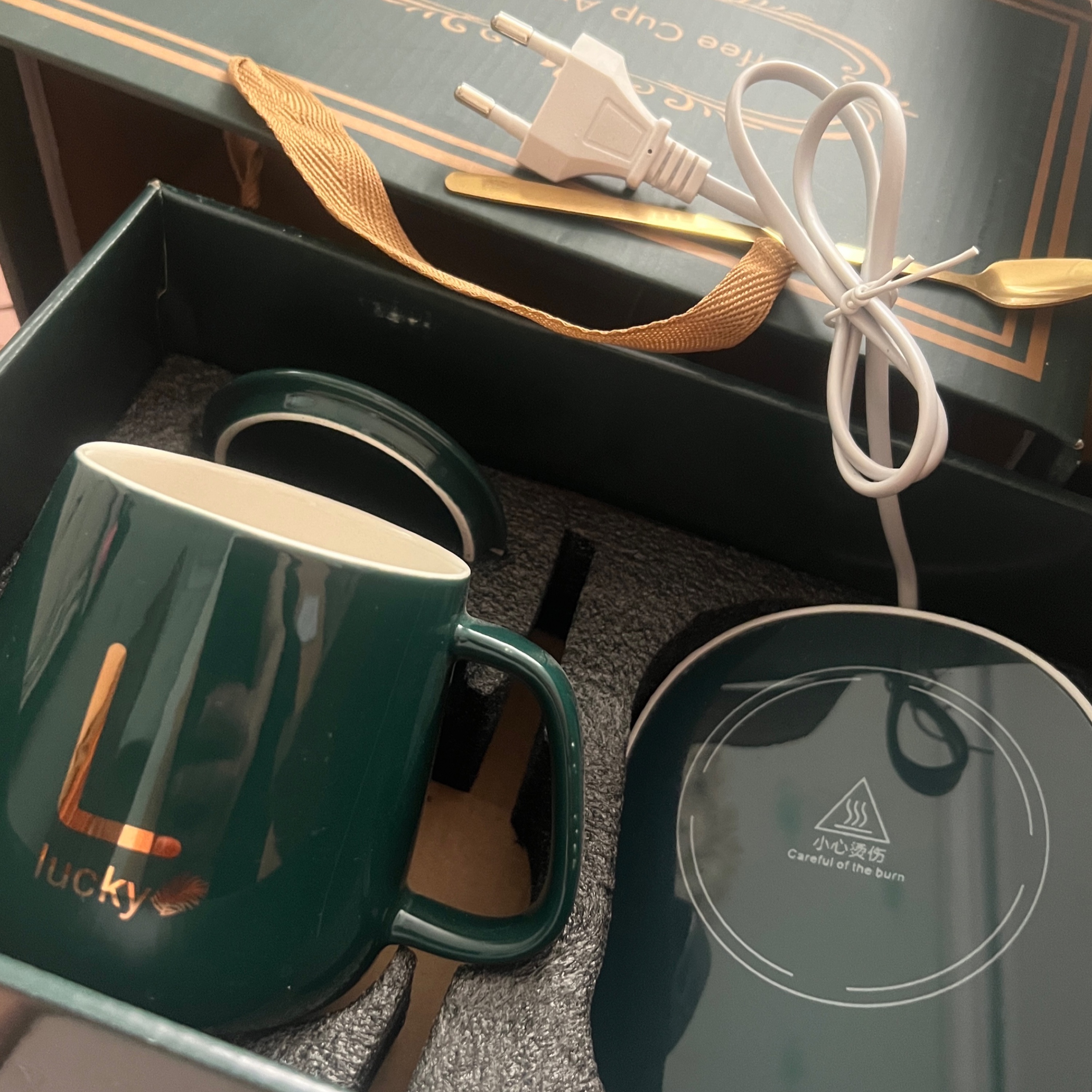 ماگ حرارتی گرم کن دار  و صفحه حرارتی لاکی همراه با جعبه هدیه 