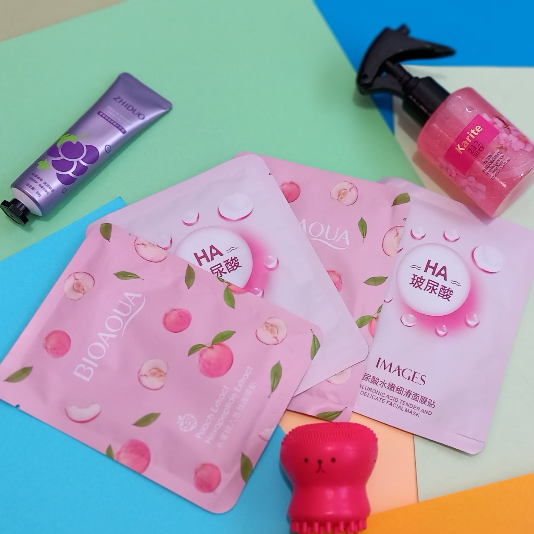 پک آرایشی هدیه با تم صورتی