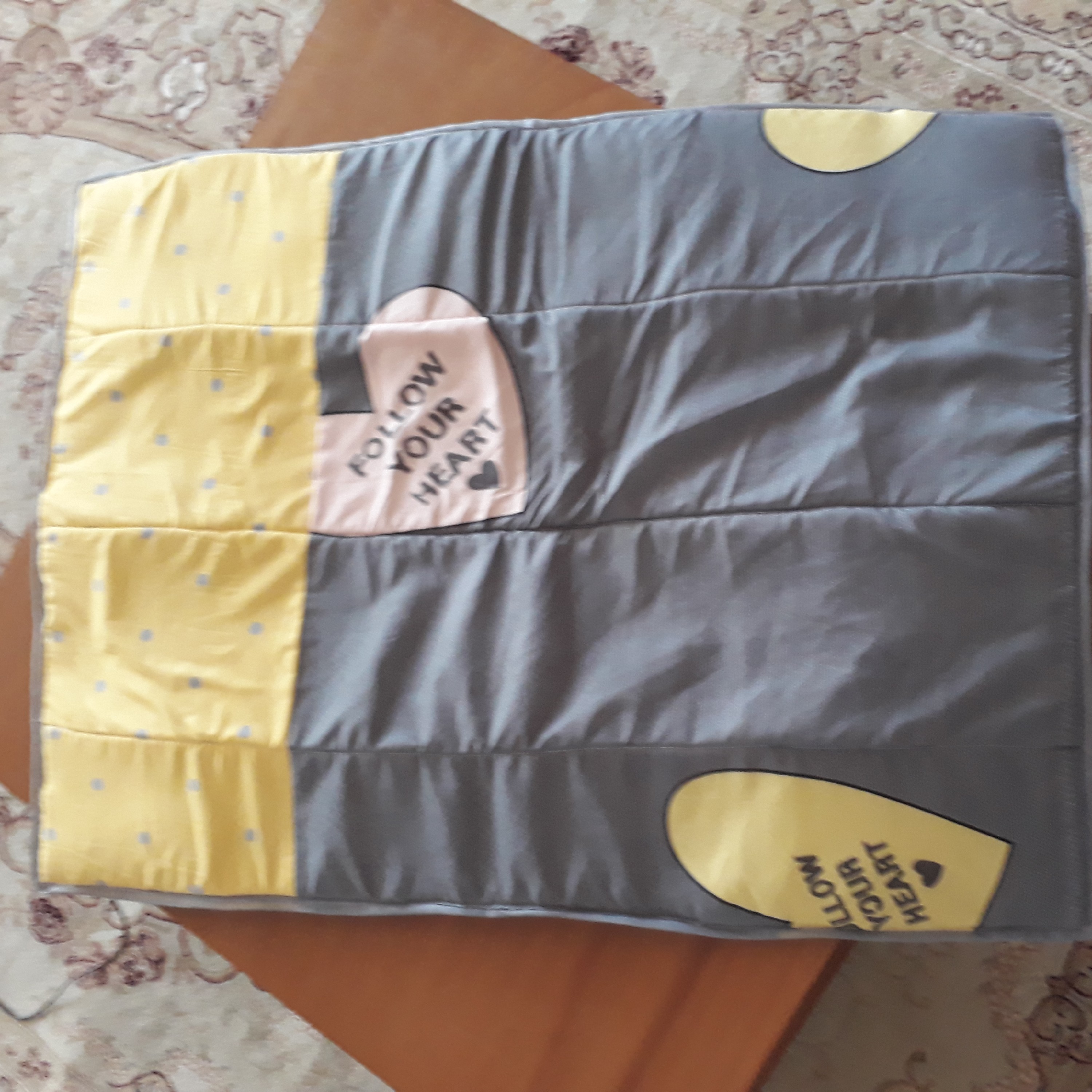 نمگیر ظروف ، داخلش دو لا ابر و مشمبا دوخته شده بسیار نرم و لطیف 