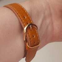 دستبند چرم مناسب آقایان و خانم ها .دارای قفل استیل 
