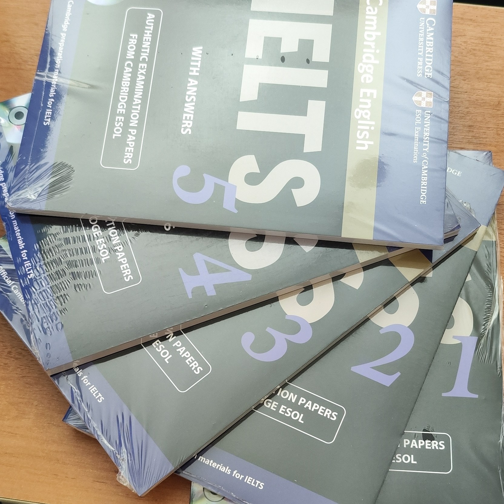 سری 1-5 کتابهای ایلتس کمبریج IELTS Cambridge