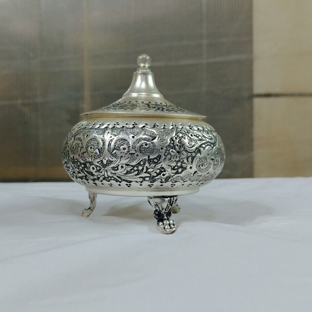 شکلات خوری یا (قوت خوری ) یک کار مینیاتوری کوچک بسیار  زیبا 