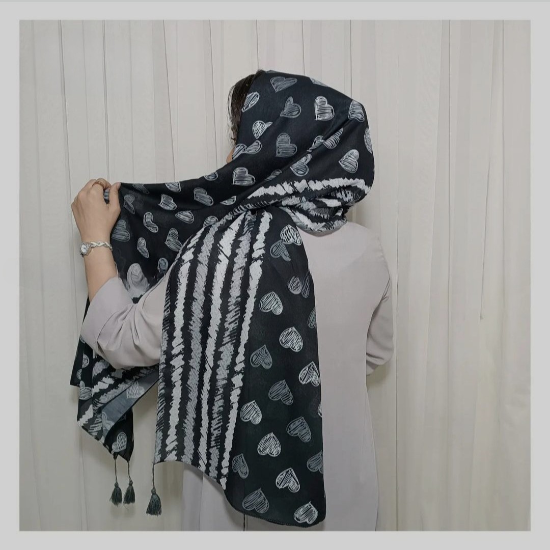 شال نخی منگوله دار طرح قلب