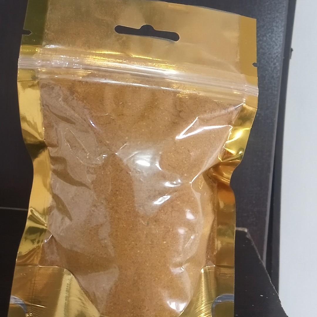 ادویه مرغ. تهیه شده ازگیاهان کوهی مانندزیره سبزباعطری خوش اسیاب شده به صورتی خانگی کاملاارگانیک به صورت خالص تهیه شده 