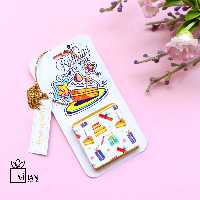 شکلات گیفت تم تولد نصب شده بر روی تگ و دارای آویز طلایی 