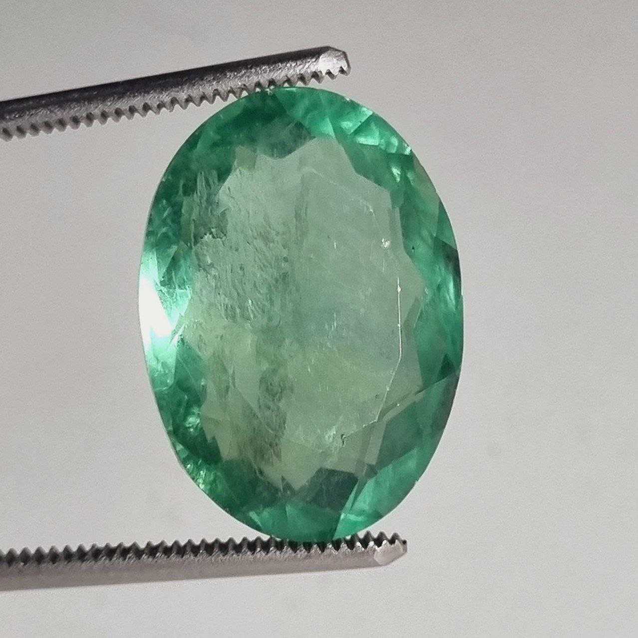 نگین فلوریت سبز طبیعی بیضی 3690