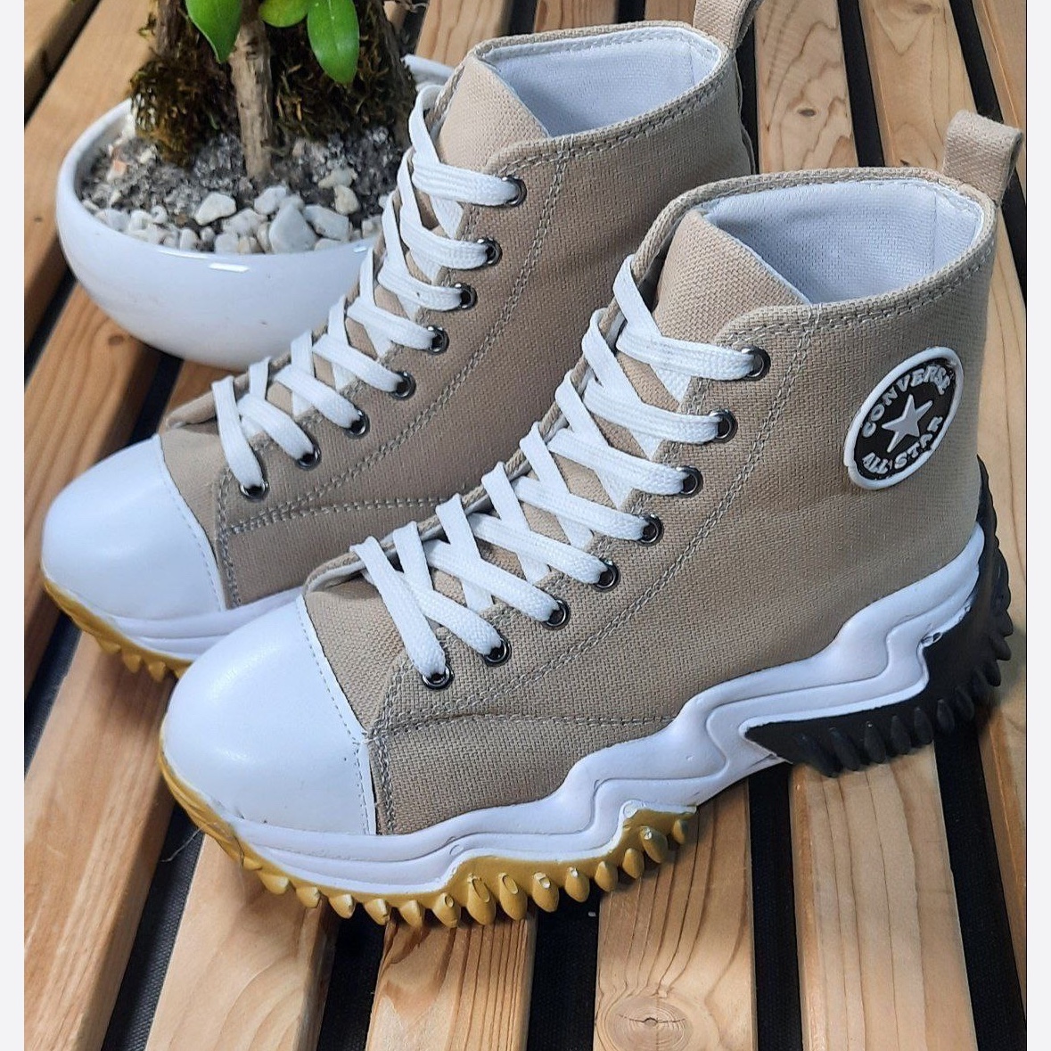 کفش کتونی ساقدار زنانه زیره پیو کفش ساقدارزنانه کفش آلستار سایزبندی37تا40 رنگ بندی پرفروش و زیبا