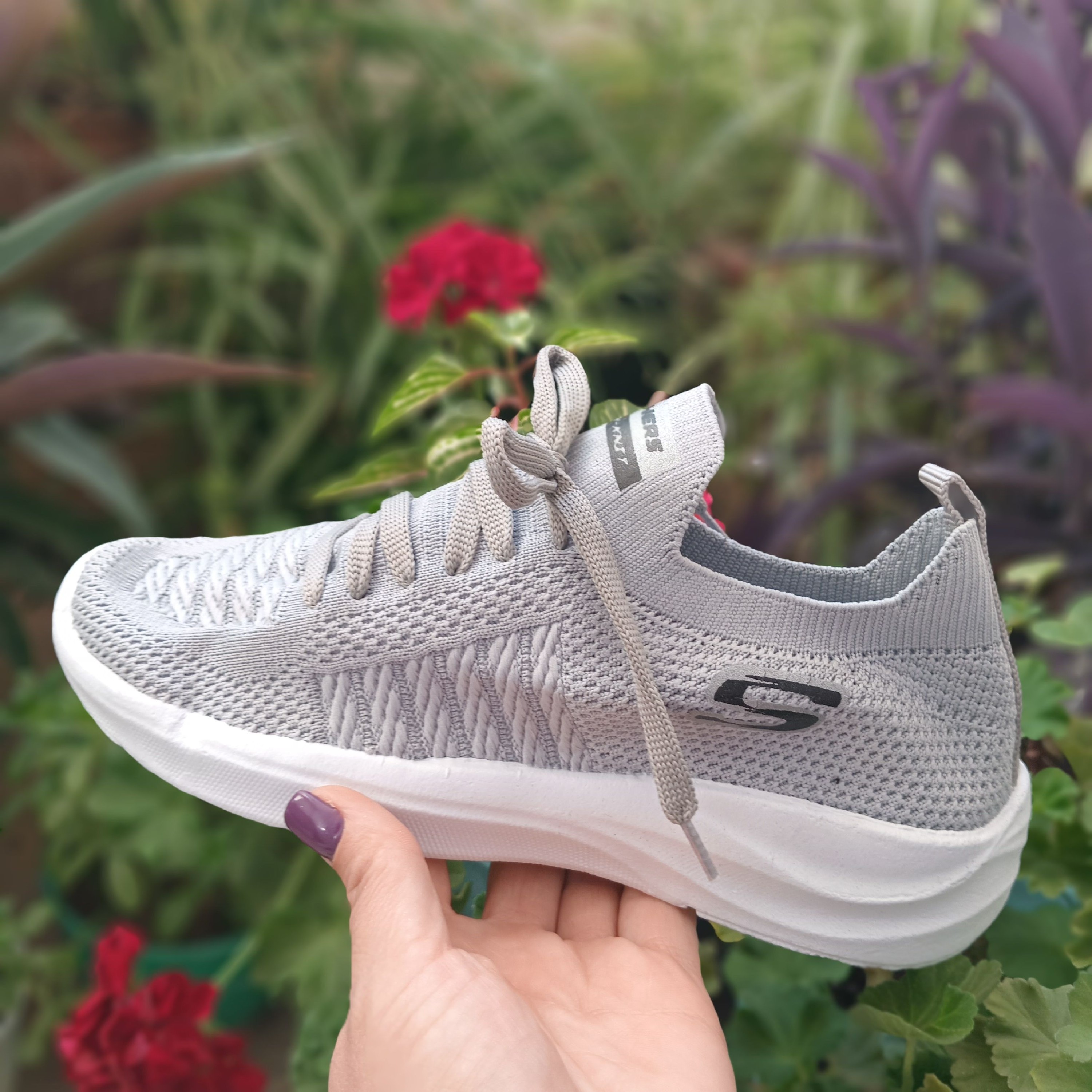 کفش پیاده روی جورابی اسکیچرز  بسیار نرم و انعطاف پذیر ارسال رایگان