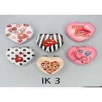 آینه طرح دار کوچک REVLON IK3