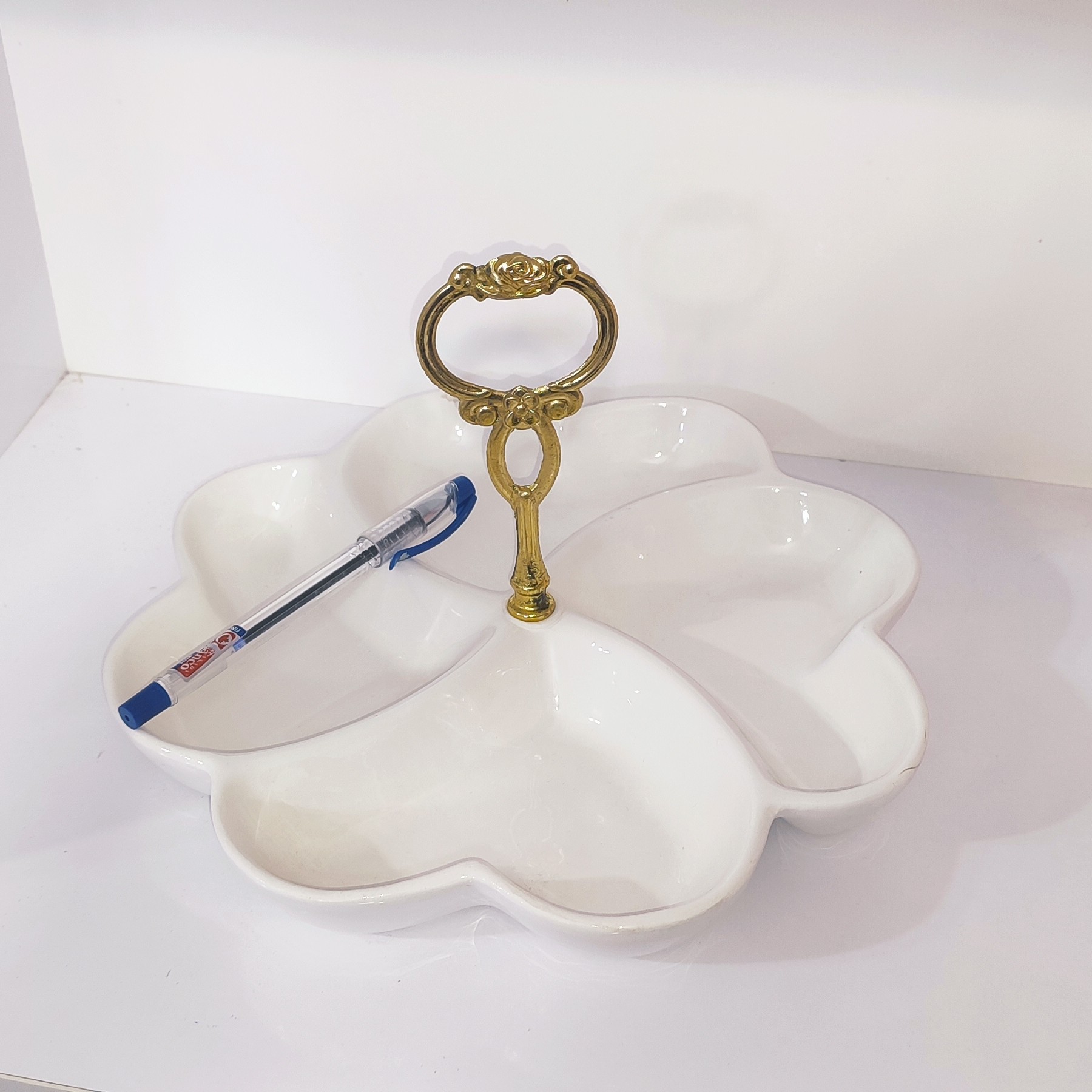 اردو خوری سرامیکی چهار قلب  با دسته فلزی رنگ سفید اردوخوری قلبی 