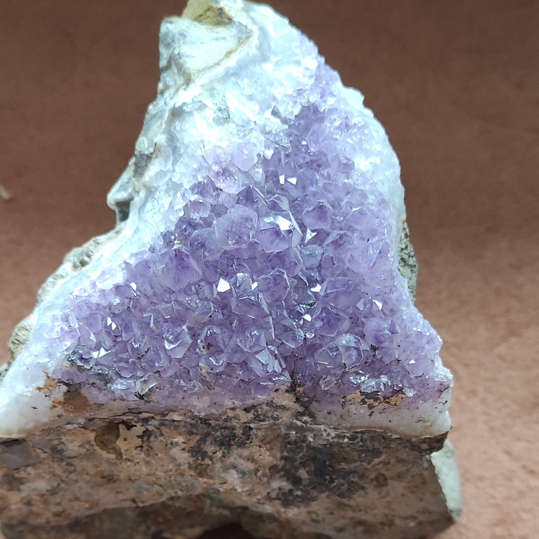 سنگ راف آمیتیست فوق العاده خاص و  براق مختص کلکسیونی ها سایر فوق العاده بزرگ