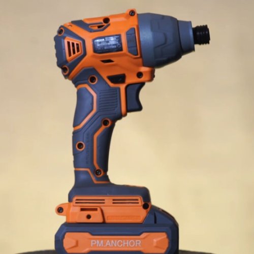 پیچگوشتی شارژی براشلس با باتری 20 ولت و یکسال گارانتی برند انکور تک باتری