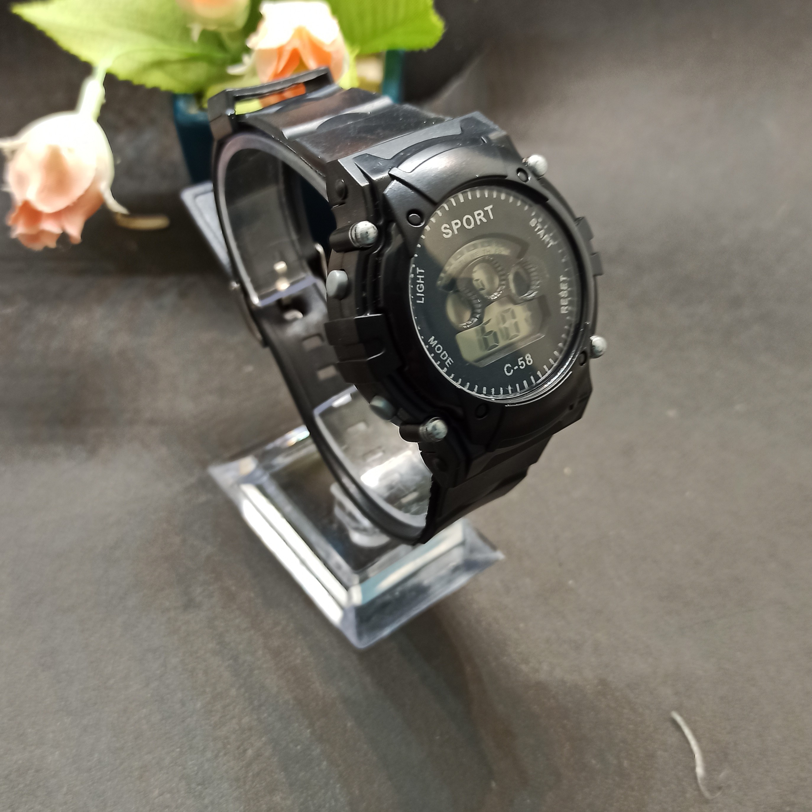 ساعت بچگانه طرح  جی شاک دارای چراغ قوه کرنومتر نشانگر روز های هفته و... 