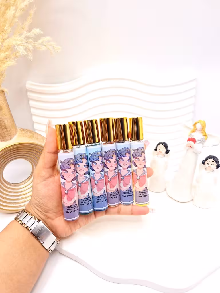 عطر قلمی رایحه فانتزی طرح دخترک کد 6620