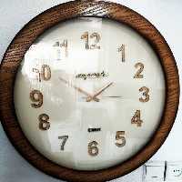 ساعت دیواری قاب چوبی