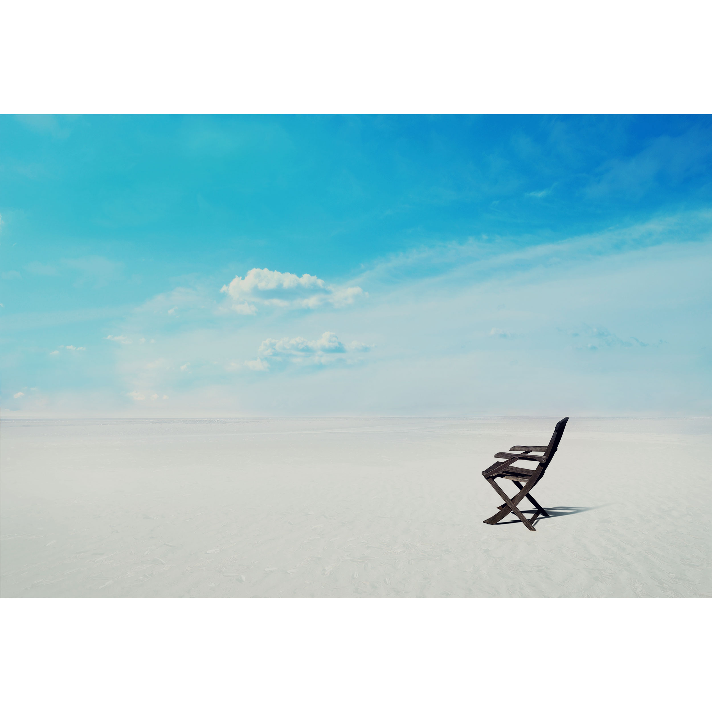 تابلو شاسی مدل آسمان آبی و صندلی و برف T7435