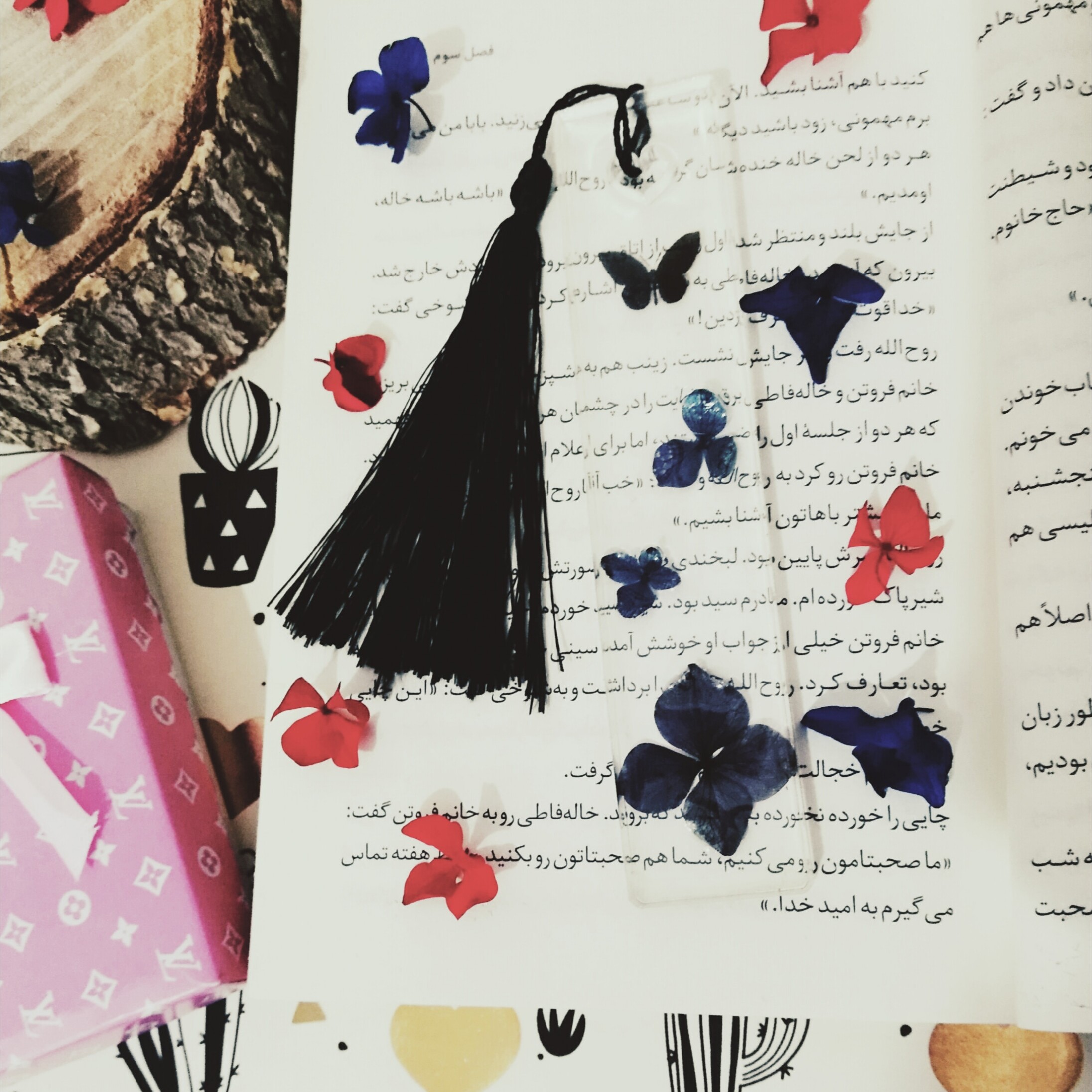 بوک مارک رزینی گل هورتاتسیا 