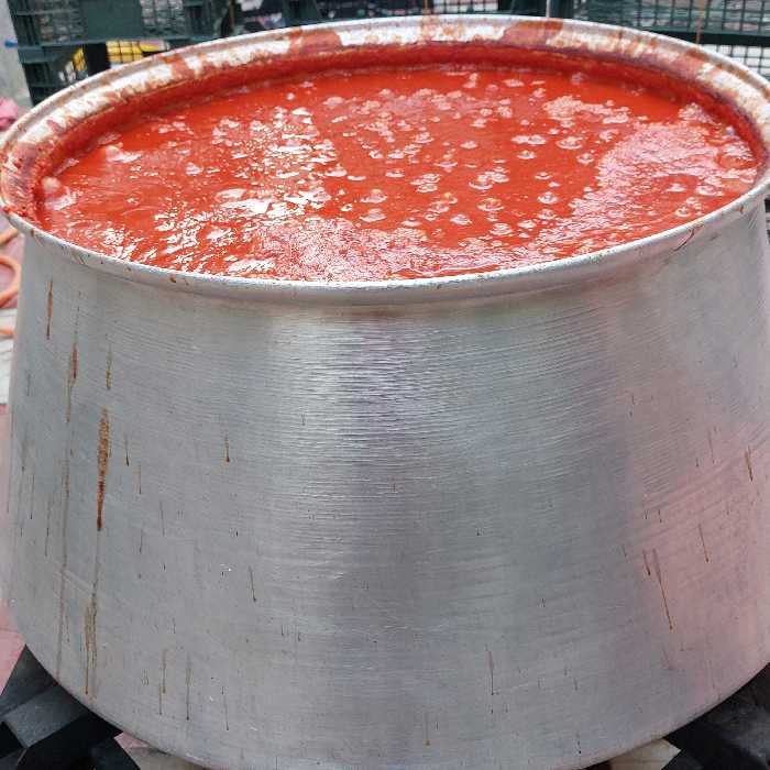 رب گوجه فرنگی کاملا طبیعی و خونگی محلی خوشرنگ و خوشمزه صد در صد خانگی محلی 