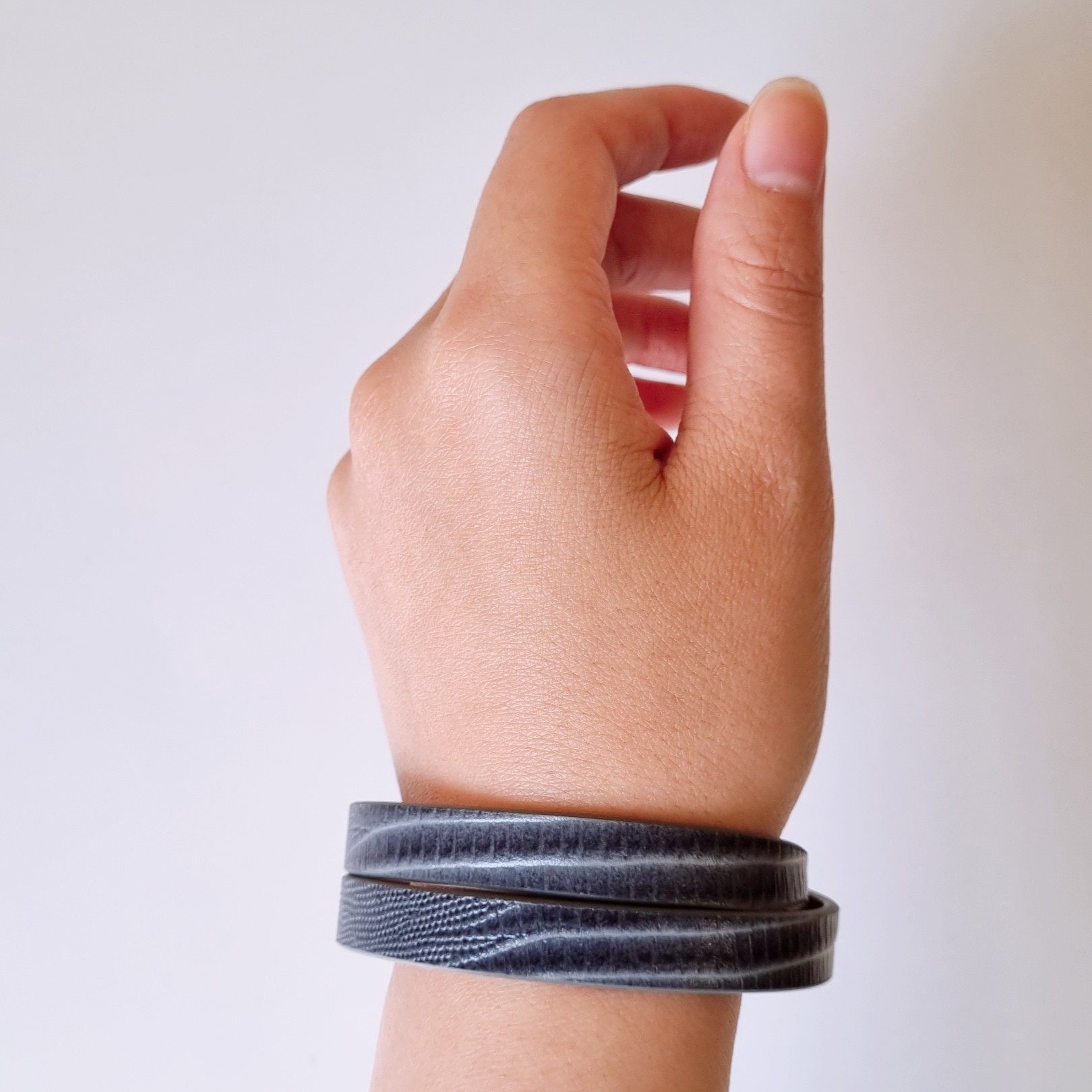 دستبند چرم طبیعی 