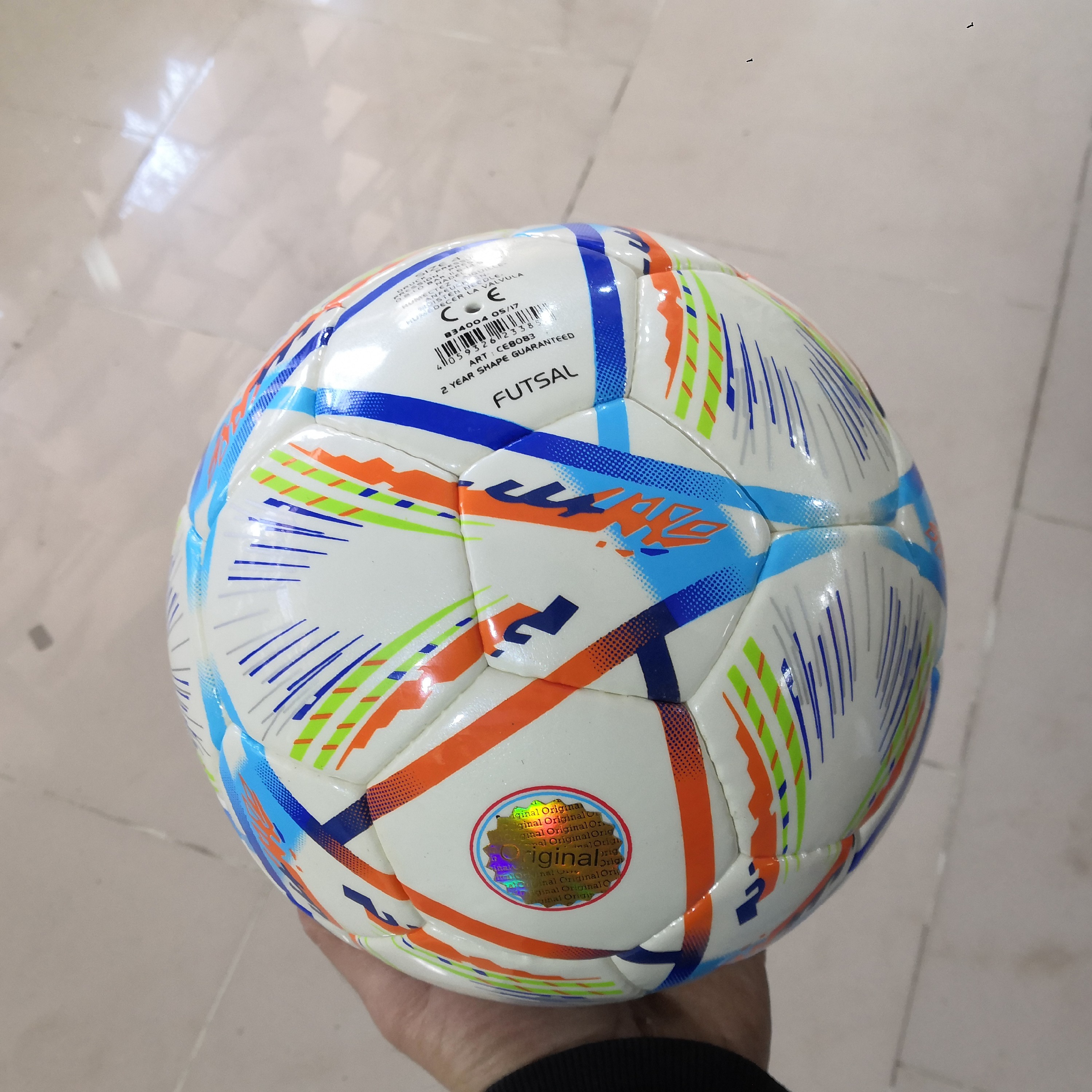 توپ فوتسال اورجینال آدیداس طرح جدید جام جهانی قطر با 12 ماه ضمانت تعویض ارسال رایگان 