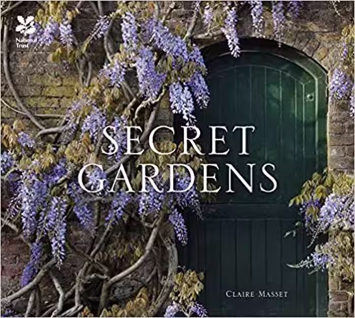 󾕇 دانلود کتاب Secret Gardens - Of The National Trust, 2017 - دانلود کتاب های دانشگاهی