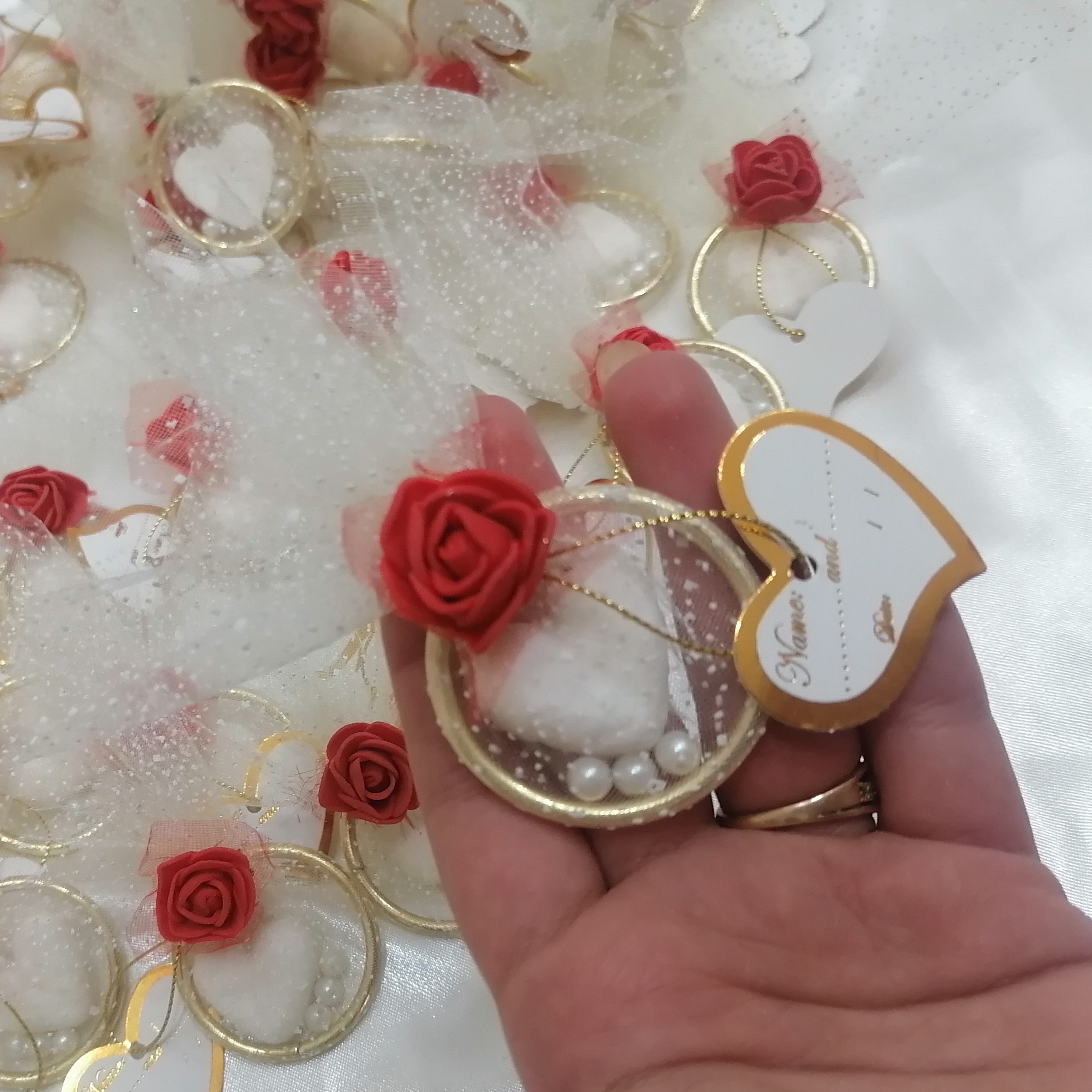 گیفت حلقه و قند مدل قلبی (رنگ گل سفارشی همراه با کاغذ اسم نویس) 