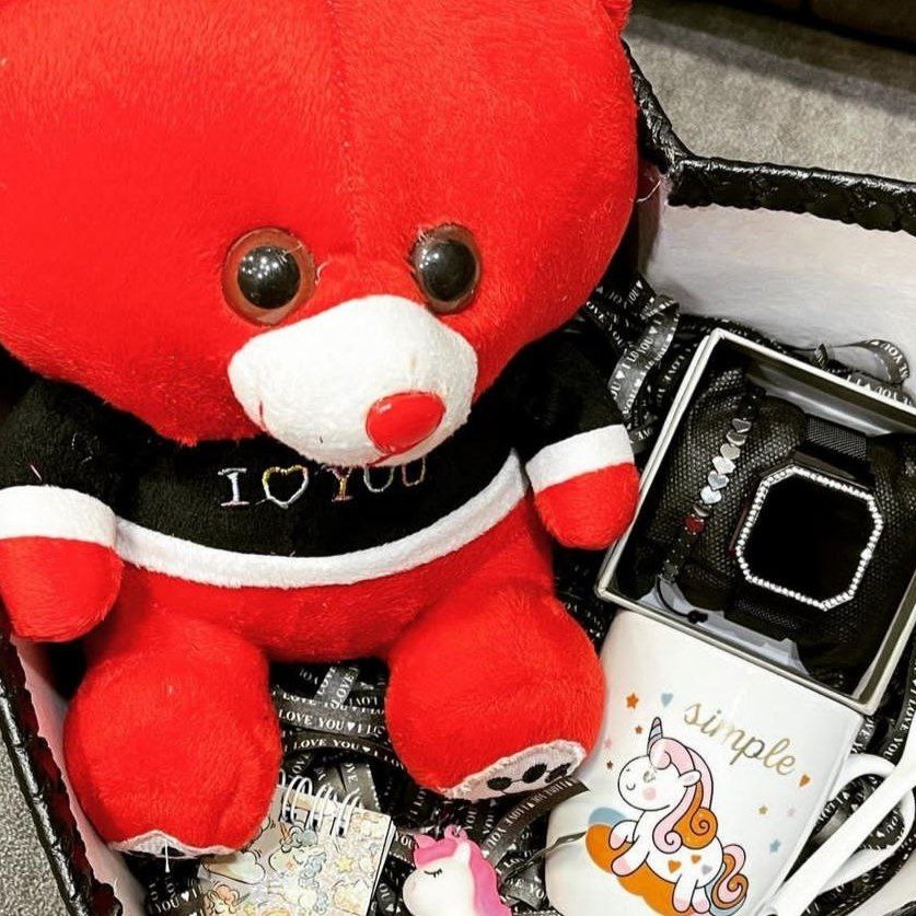 ست ساعت و دستبند و عروسک برای کادوی ولنتاین پک هدیه ولنتاین باکس کادوی ولنتاین ست ساعا و ماگ و عروسک برای کادوی ولنتاین