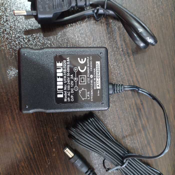 آداپتور 2 آمپر 12 ولت همراه با کابل رادیویی