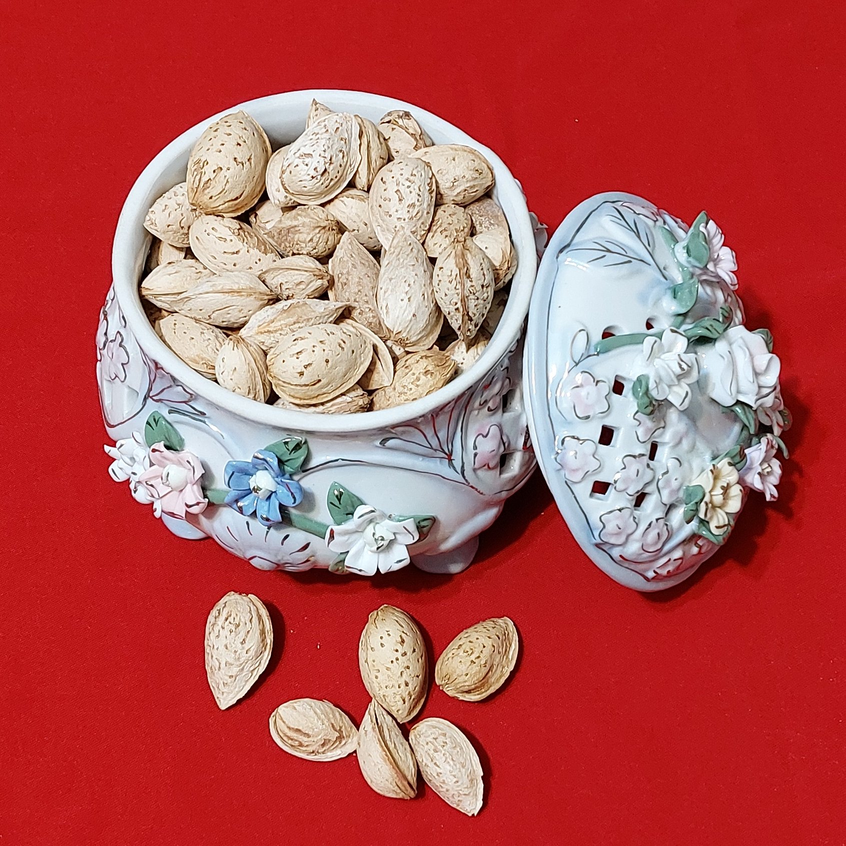 بادام پوست کاغذی شور منقا نیم کیلویی