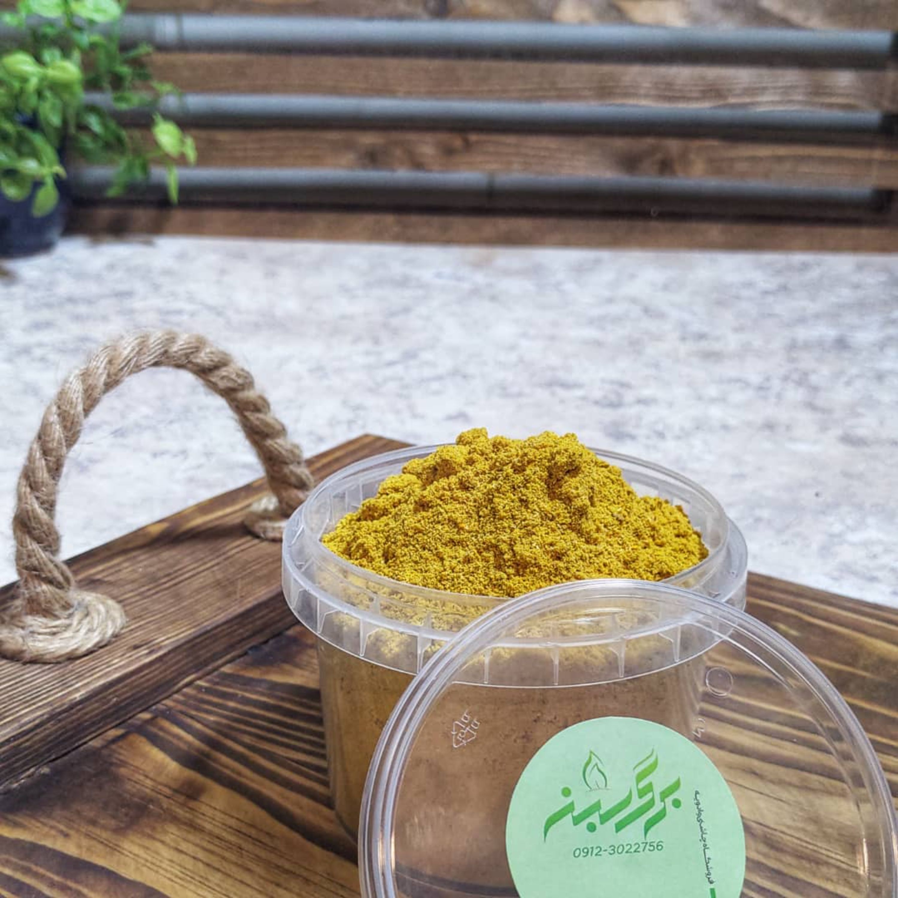 ادویه مخصوص ماهی و میگو بسته بندی ظروف پلاستیکی 150گرمی غرفه برگ سبـز