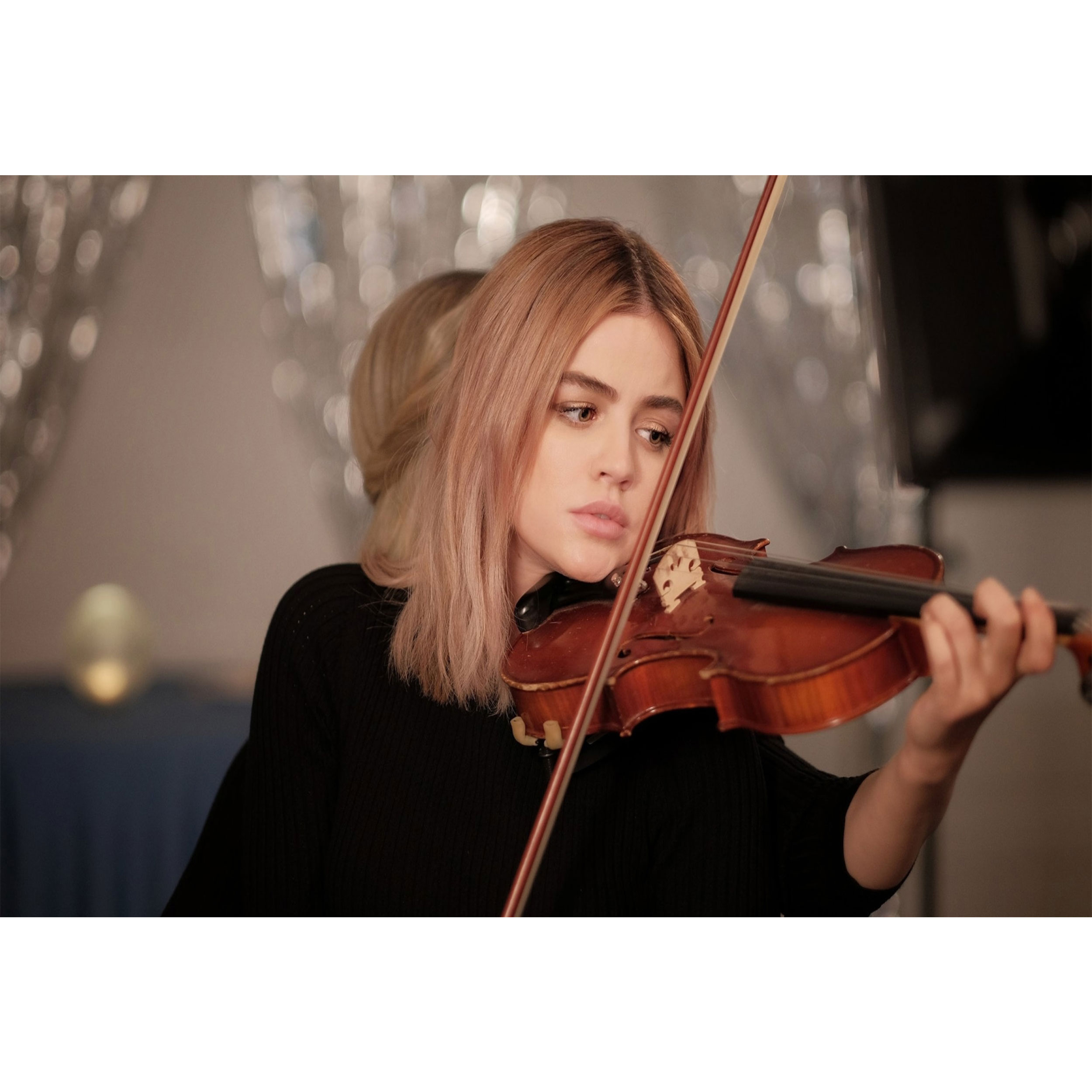 تابلو شاسی مدل بازیگر لوسی هیل T6119